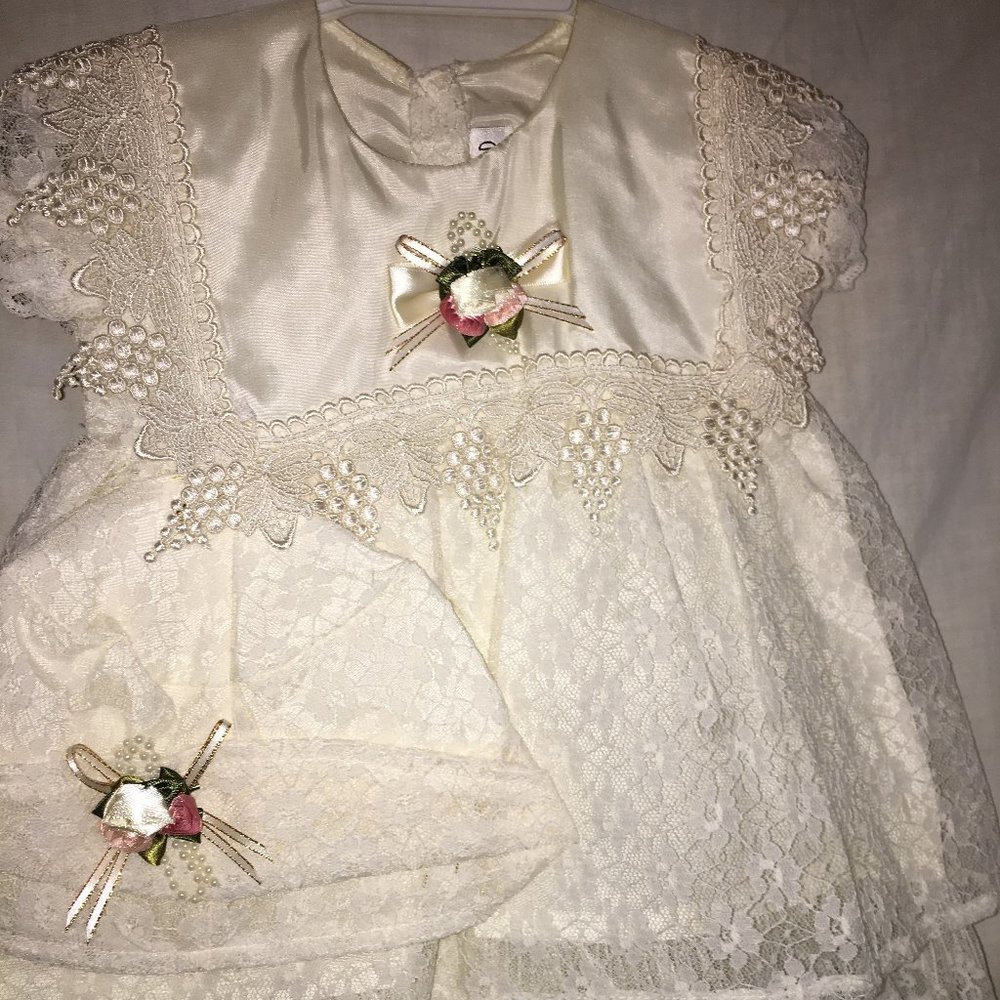 HAPPY WORLD CREAM LACY DRESS HAT AND BLOOM NEW